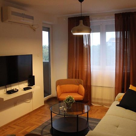 Luxury Apartments Parking In Garage Ni Exterior foto