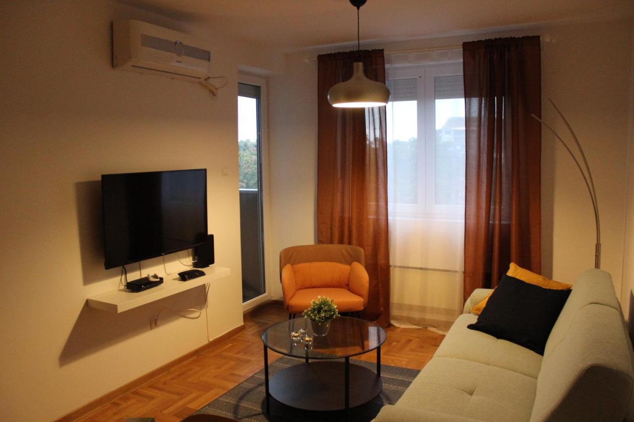 Luxury Apartments Parking In Garage Ni Exterior foto